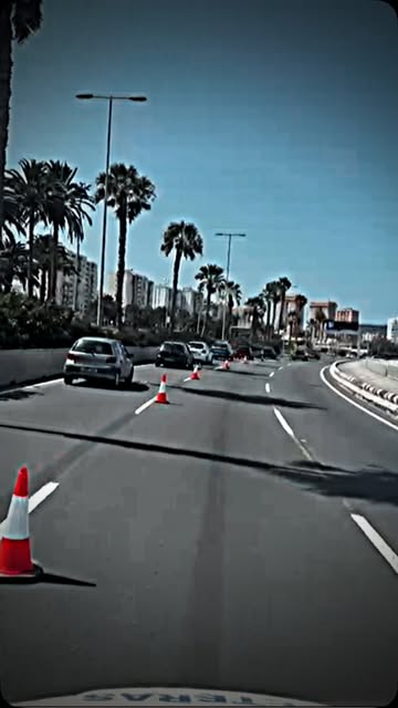 Trabajos de señalización en una carretera de Canarias